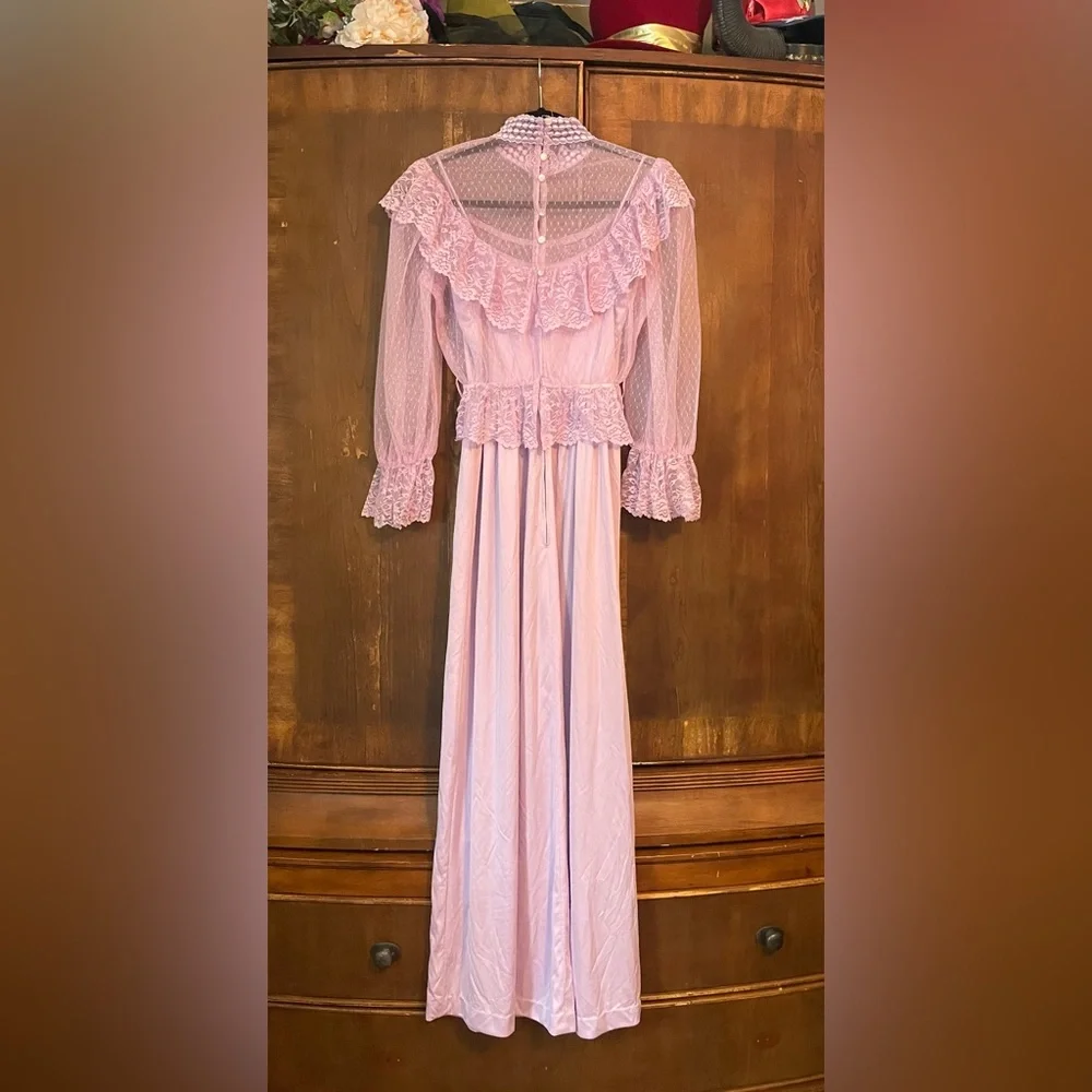 Vintage 70s pastel lavender dress with lace overshirt - Picture 2 of 10